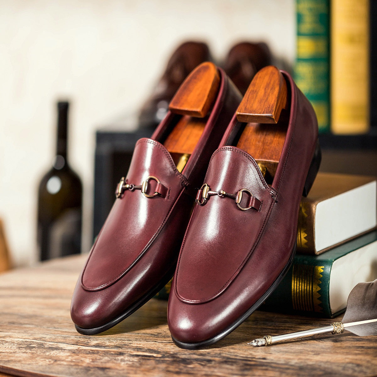 Mocassins homme en cuir bout rond à détail métallique