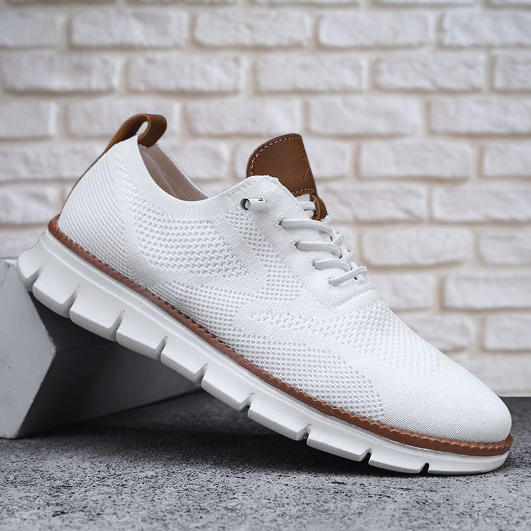 Paire de sneakers, vue latérale