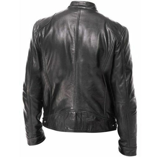 Veste slim en simili cuir pour homme sur fond neutre