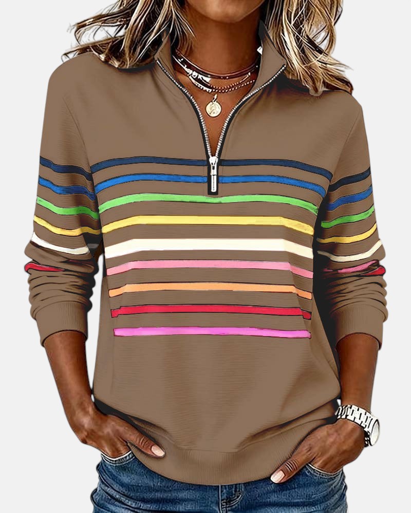 Femme en sweat zippé à rayures arc-en-ciel