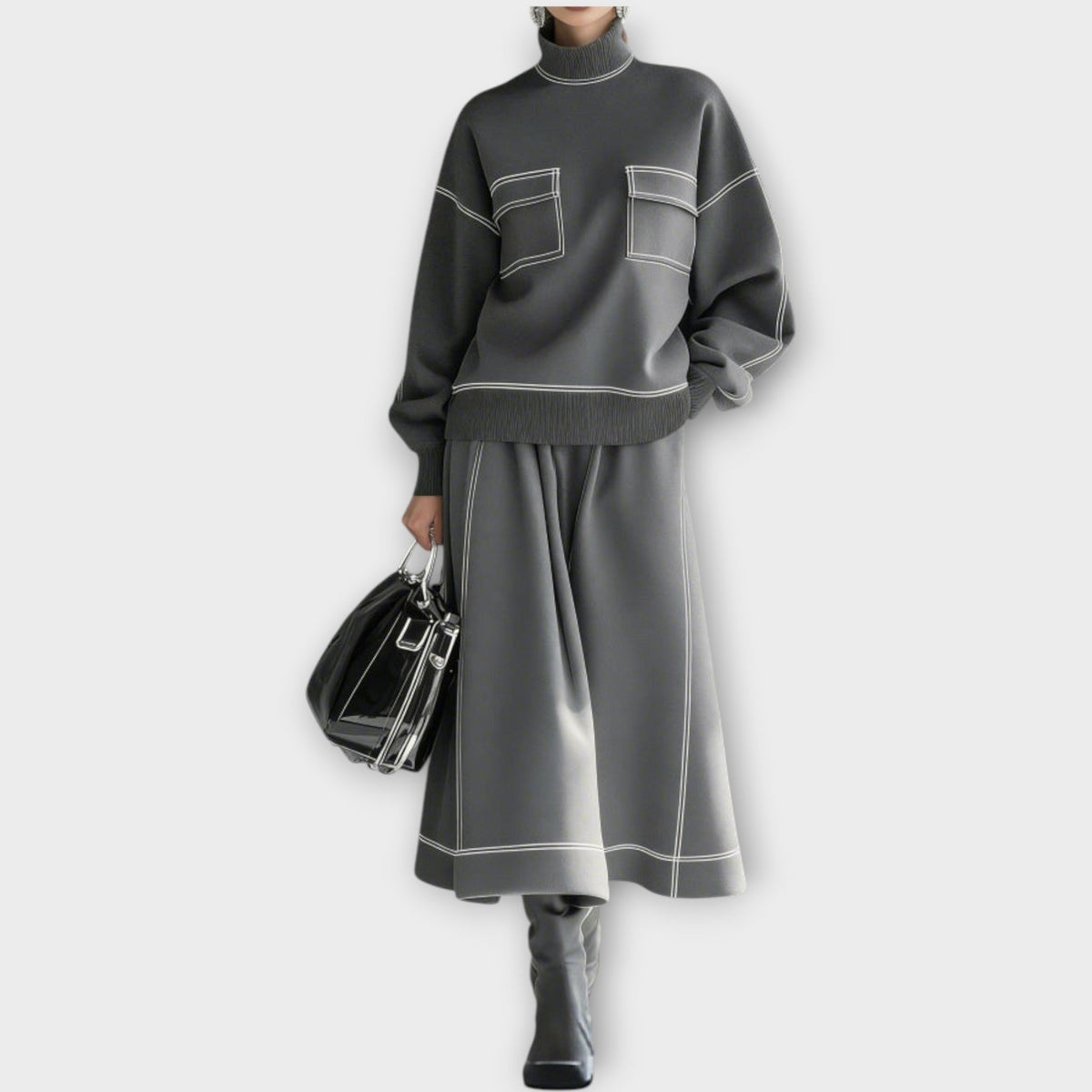 Femme portant ensemble 2 pièces gris charbon avec jupe midi