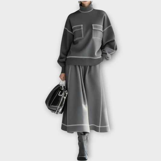 Femme portant ensemble 2 pièces gris charbon avec jupe midi