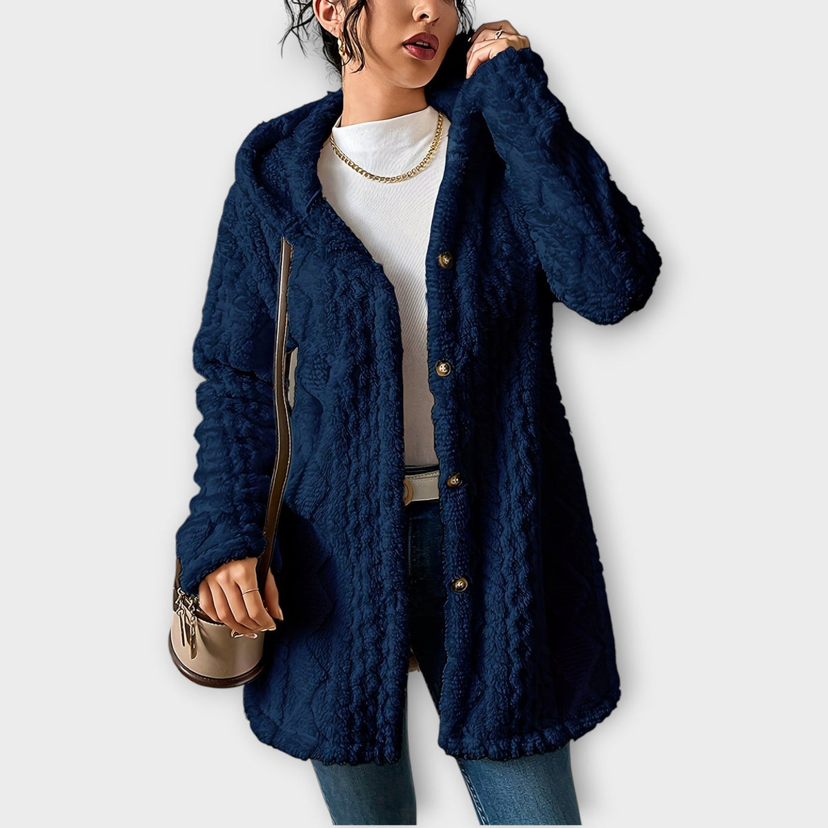 Femme en veste à capuche texturée d’hiver coupe décontractée
