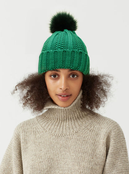 Bonnet femme doublé satin avec pompon fausse fourrure