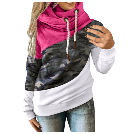 Sweat à capuche femme camouflage porté en extérieur