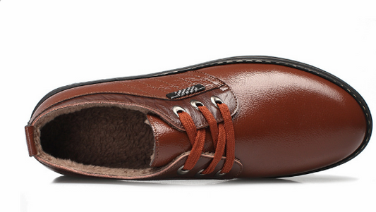 Chaussures habillées homme à bout rond, vue de profil