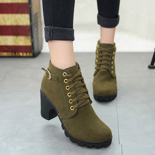 Bottines femme à talon bloc et boucle
