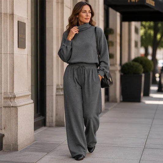 Femme en ensemble 2 pièces col roulé et pantalon large