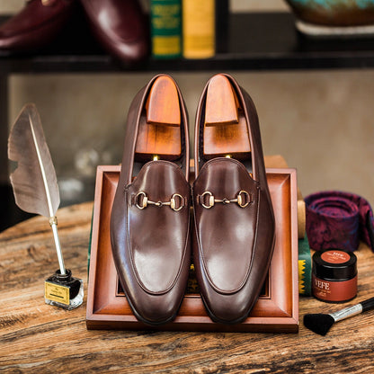 Mocassins homme en cuir bout rond à détail métallique