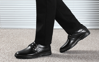 Chaussures habillées homme à bout rond, vue de profil