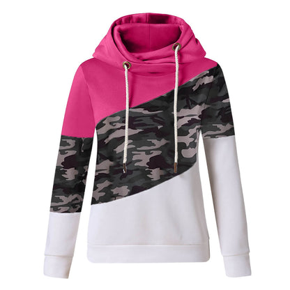 Sweat à capuche femme camouflage porté en extérieur