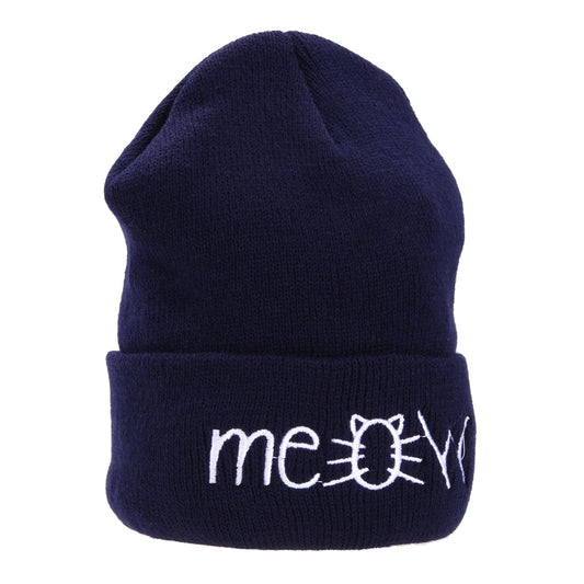 Bonnet femme en maille extensible porté en hiver