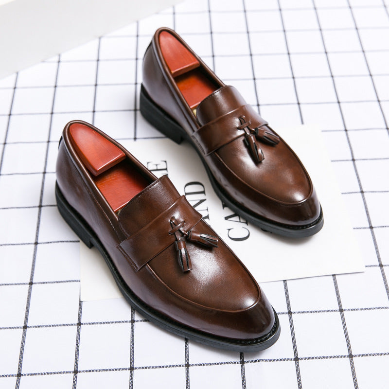 Mocassins homme à glands en cuir, vue de profil