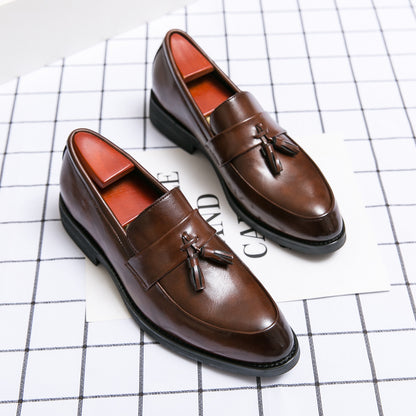 Mocassins homme à glands en cuir, vue de profil