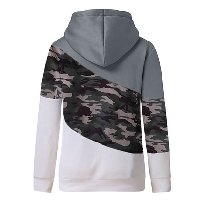 Sweat à capuche femme camouflage porté en extérieur