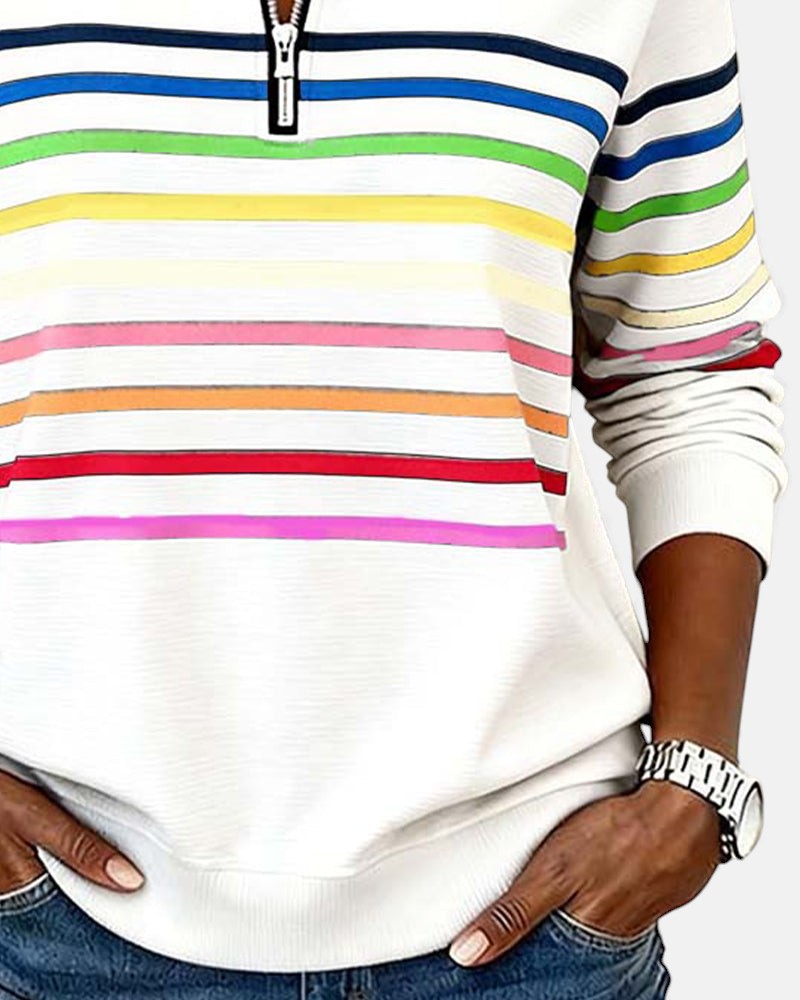 Femme en sweat zippé à rayures arc-en-ciel