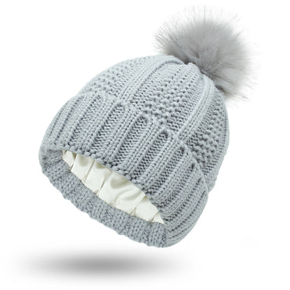 Bonnet femme doublé satin avec pompon fausse fourrure