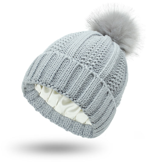 Bonnet femme doublé satin avec pompon fausse fourrure