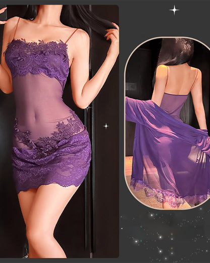 Femme portant un ensemble de nuit en dentelle