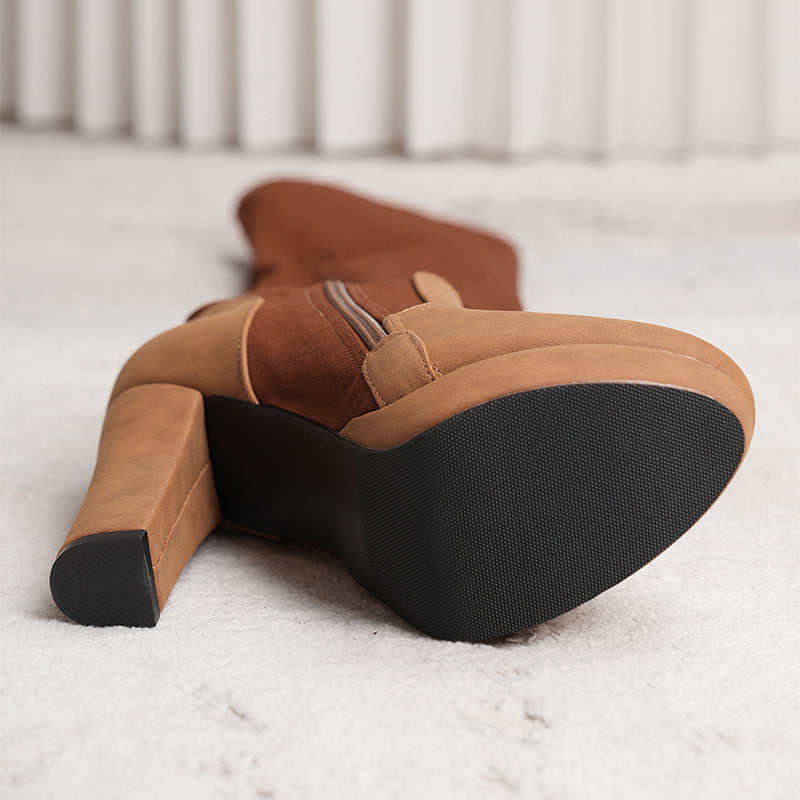 Bottes cuissardes femme en daim noir talon carré