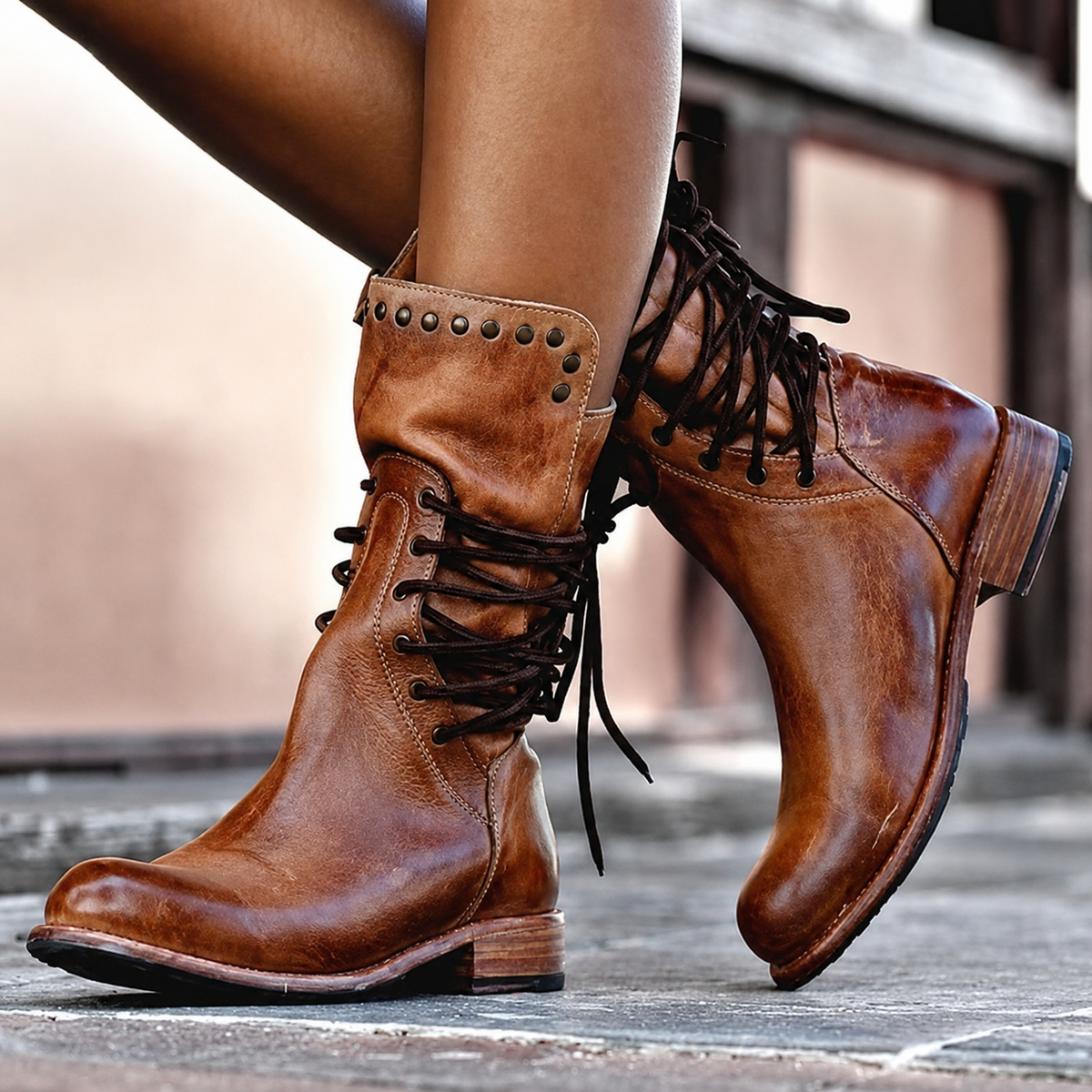 Bottines à lacets femme avec clous et talon bloc