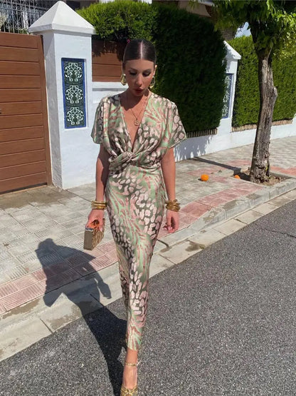 Robe longue femme col V cache-cœur portée en soirée
