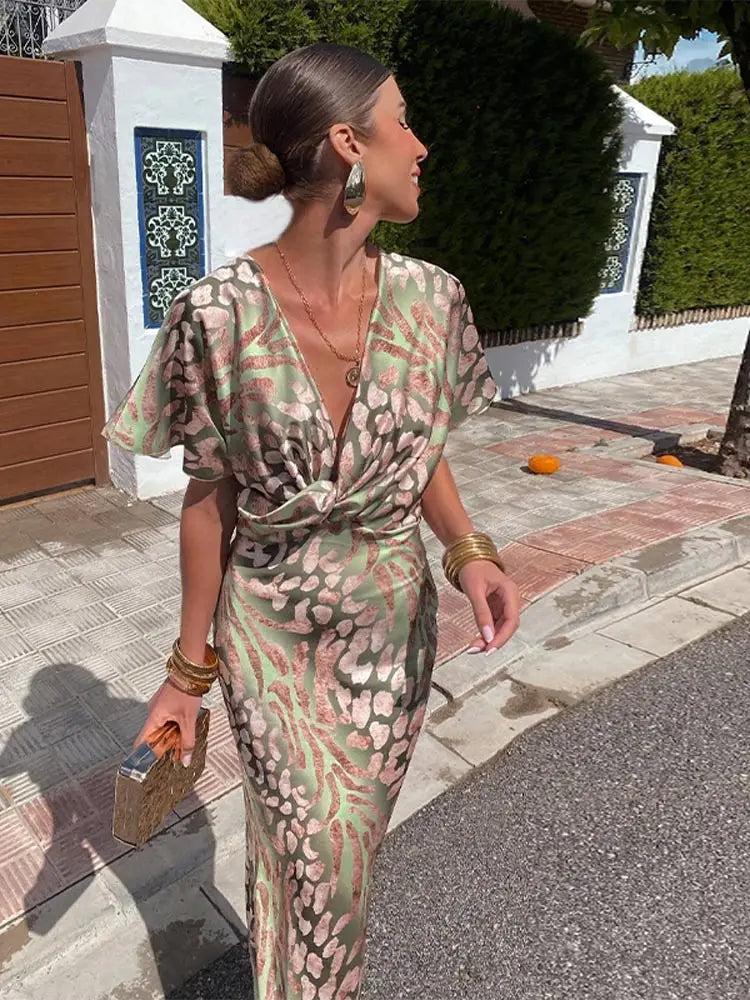 Robe longue femme col V cache-cœur portée en soirée