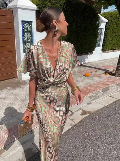 Robe longue femme col V cache-cœur portée en soirée