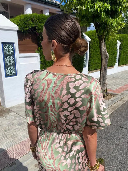 Robe longue femme col V cache-cœur portée en soirée