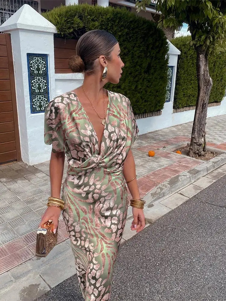 Robe longue femme col V cache-cœur portée en soirée