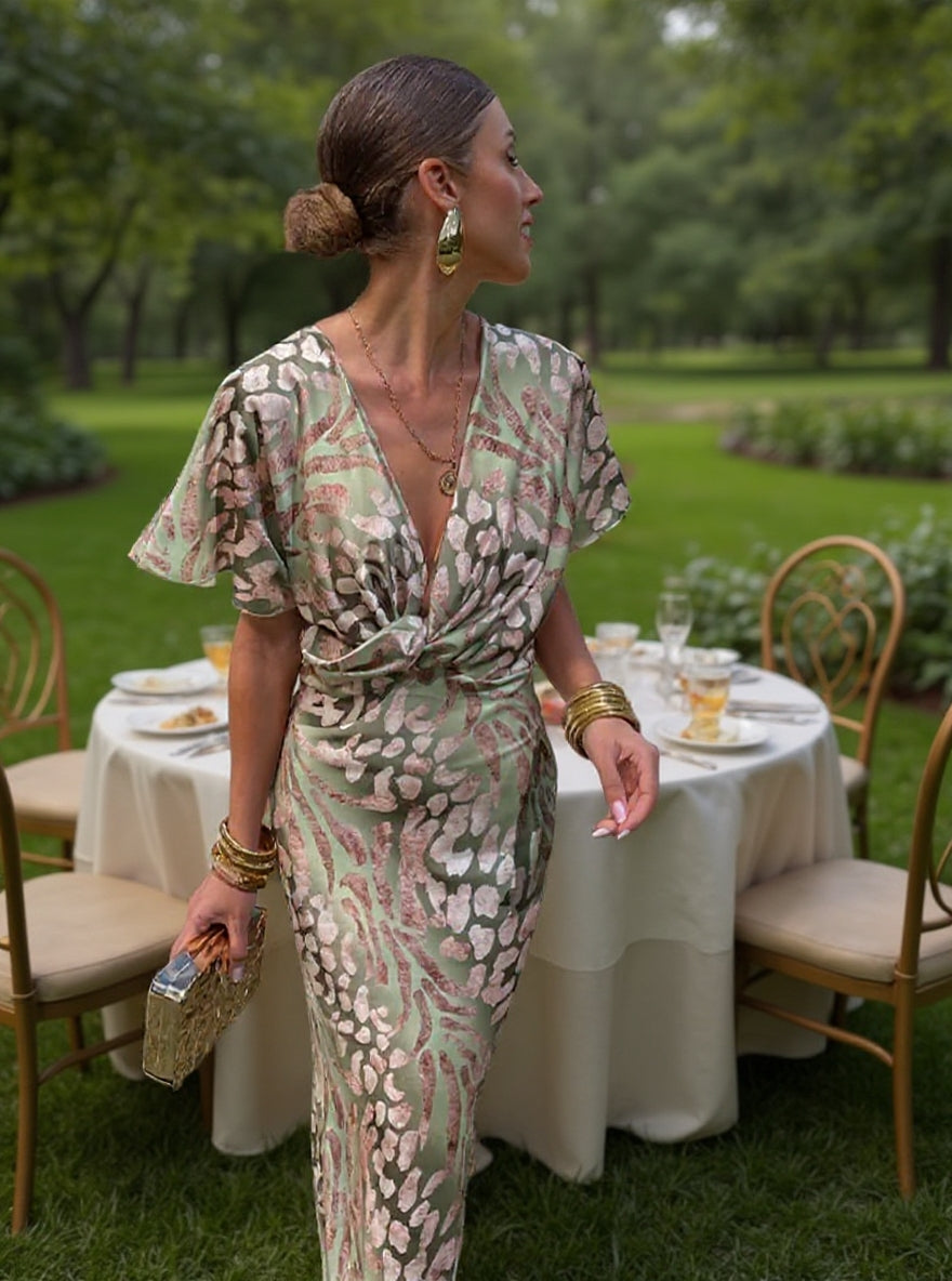 Robe longue femme col V cache-cœur portée en soirée