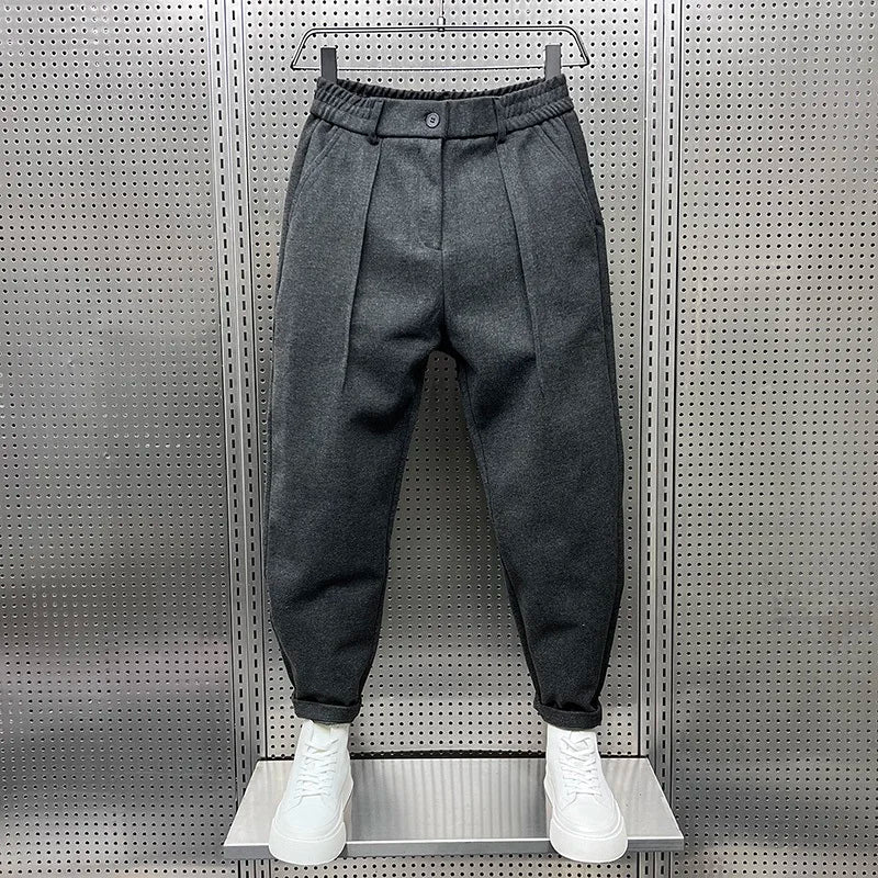 Pantalon à plis homme à coupe droite, vue de face