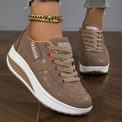 Baskets compensées à lacets pour femme, vue de profil
