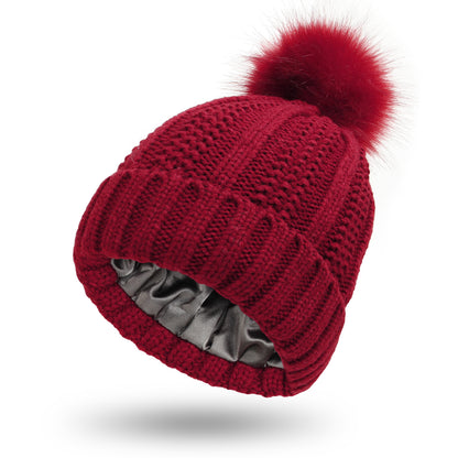 Bonnet femme doublé satin avec pompon fausse fourrure