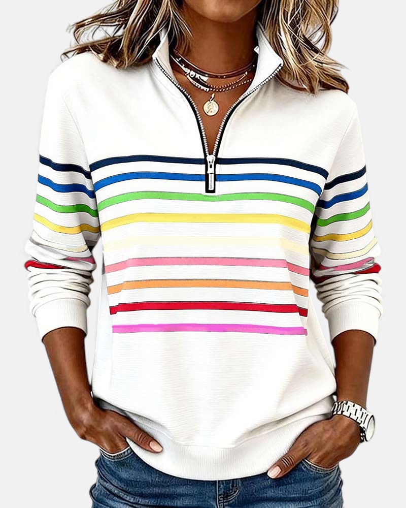 Femme en sweat zippé à rayures arc-en-ciel
