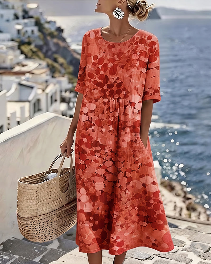 Robe midi florale à coupe évasée portée par une femme