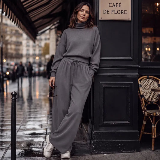 Femme en ensemble 2 pièces col roulé et pantalon large