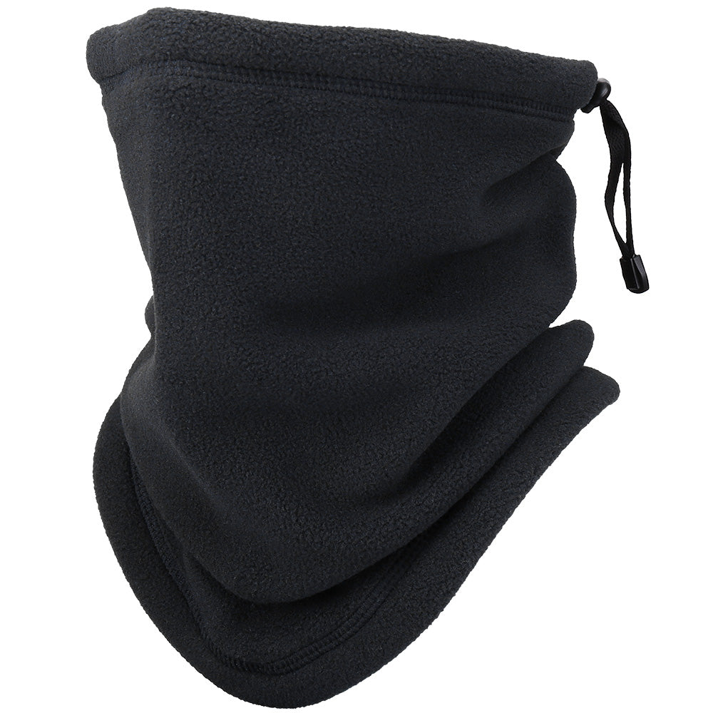 Cache-cou polaire noir coupe-vent porté par une femme