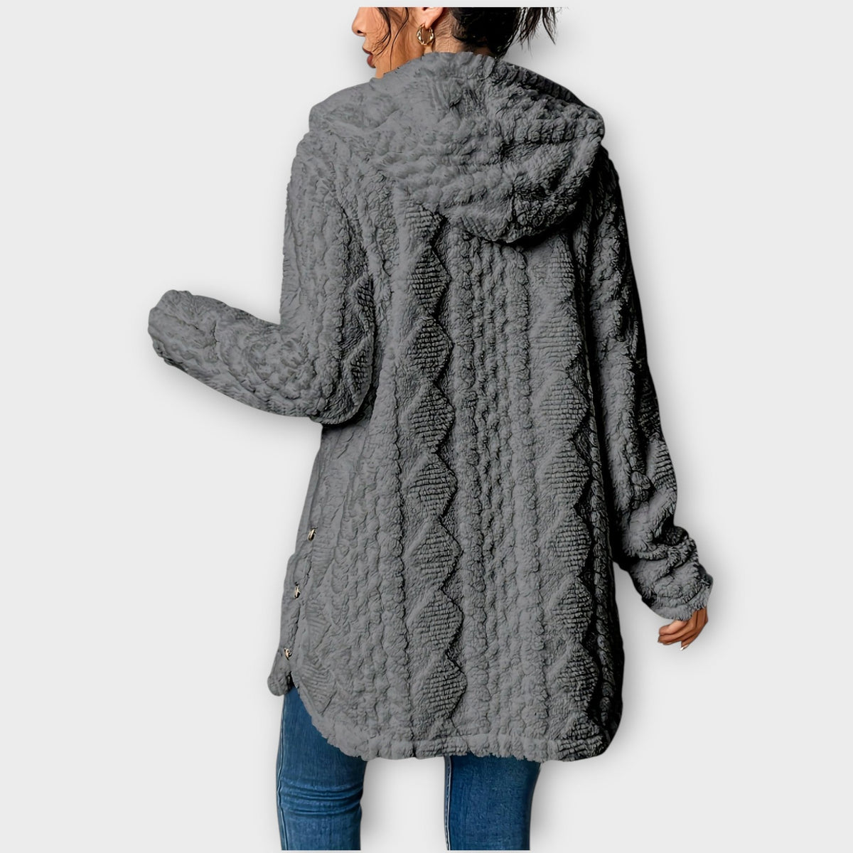 Femme en veste à capuche texturée d’hiver coupe décontractée