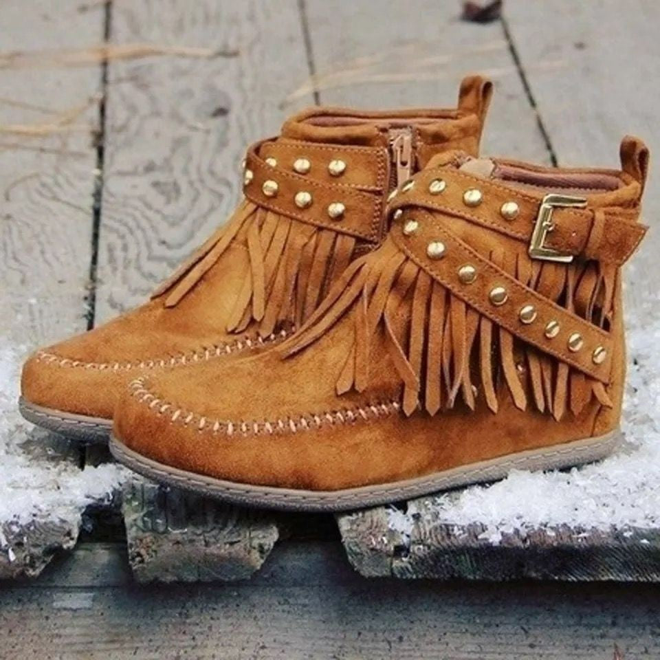 Bottines plates femme en daim à franges et clous
