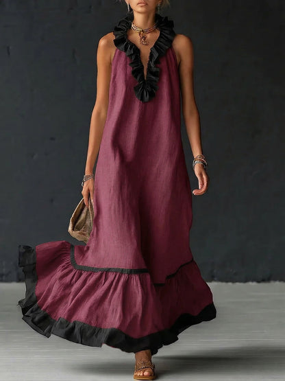 Femme portant une robe maxi color-blocking à volants